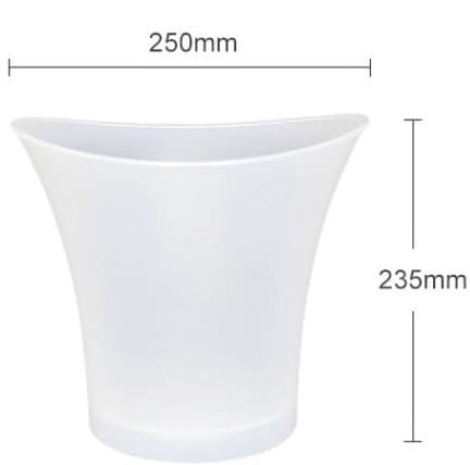 Ospiti che si godono l'esperienza sensoriale del secchiello musicale