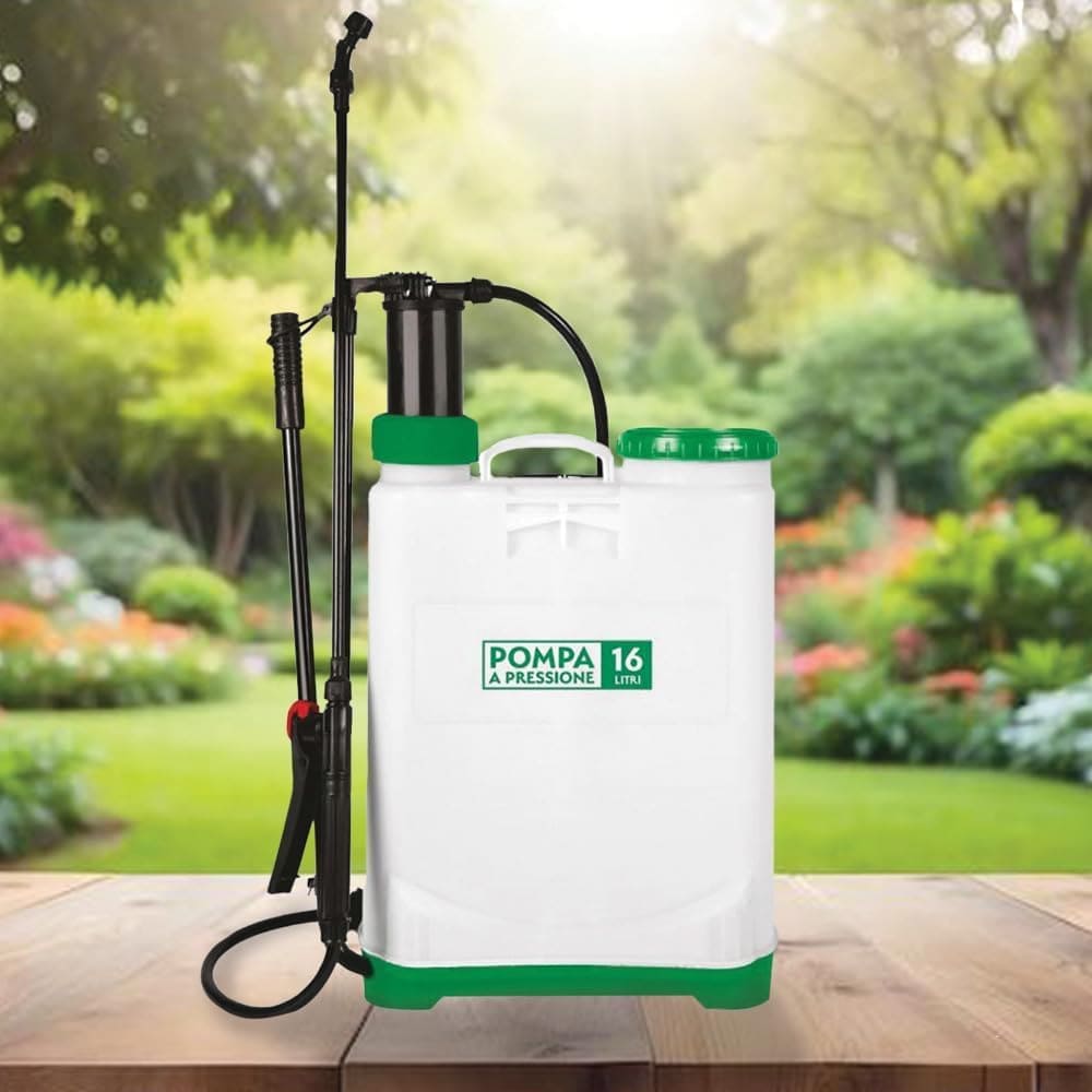 Pompa d'Irrigazione Manuale 16 Litri in uso